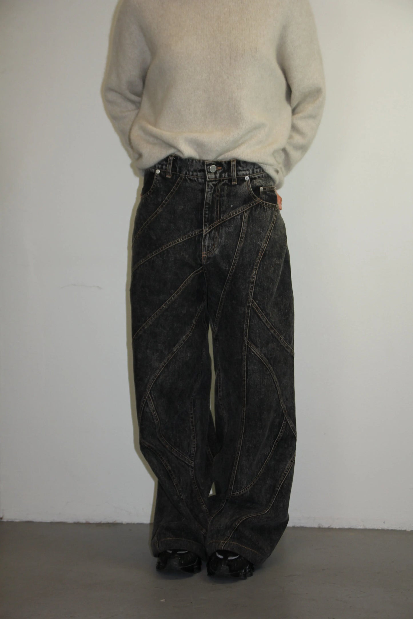 JEANS NOIR LARGE SURPIQUÉ EN TOSADE - RIZ POLI soemshop - RIZ POLI