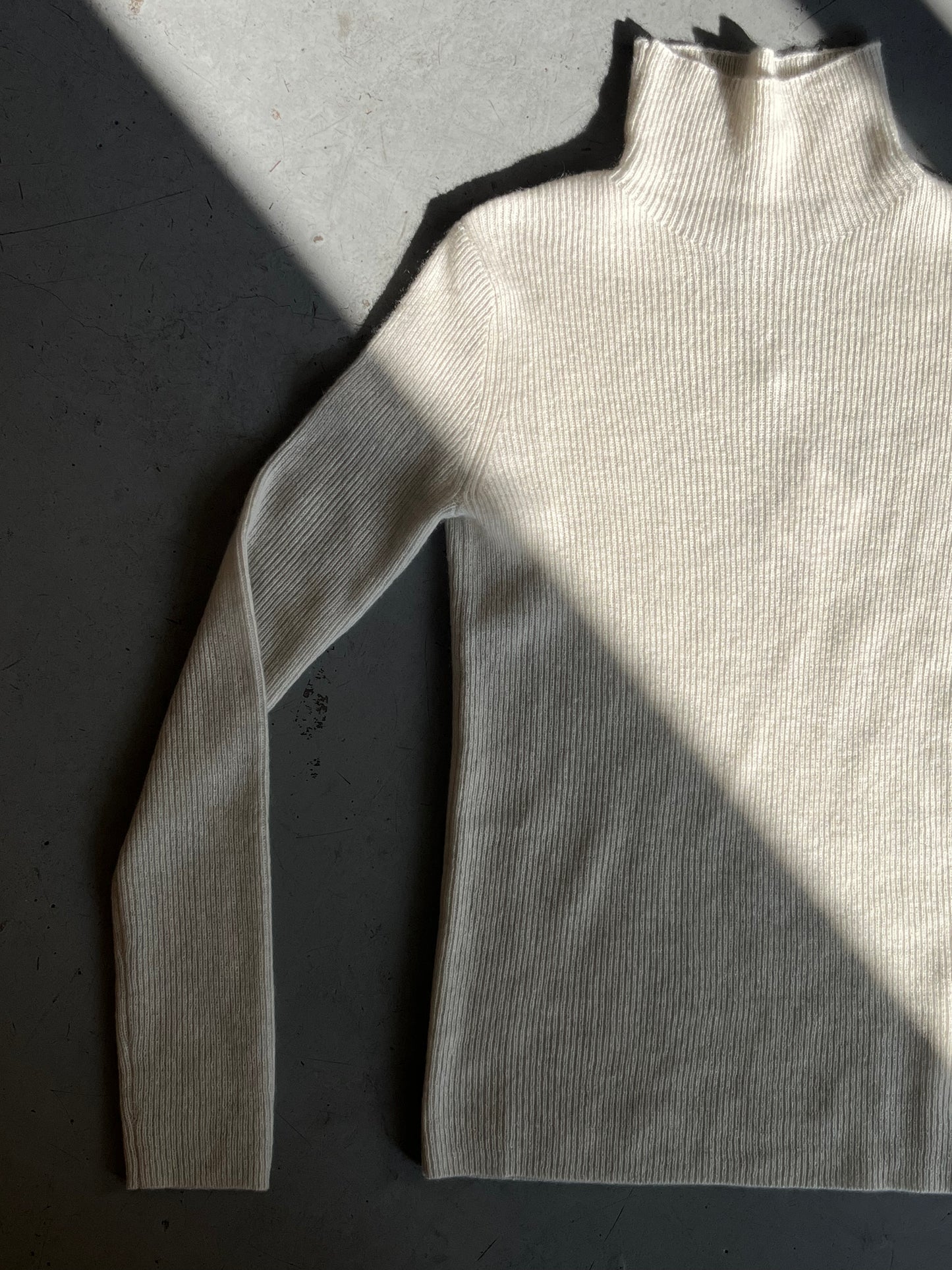 PULL BLANC COL ROULÉ - UNIVERSEL soemshop - universel