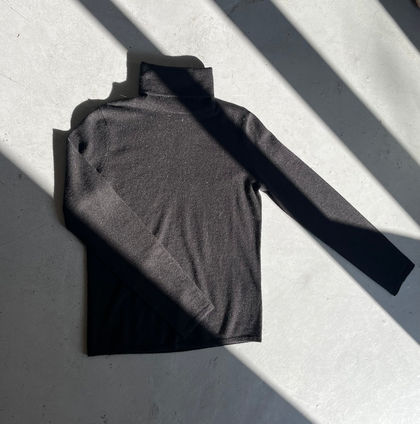 PULL NOIR COL ROULÉ - UNIVERSEL soemshop - universel
