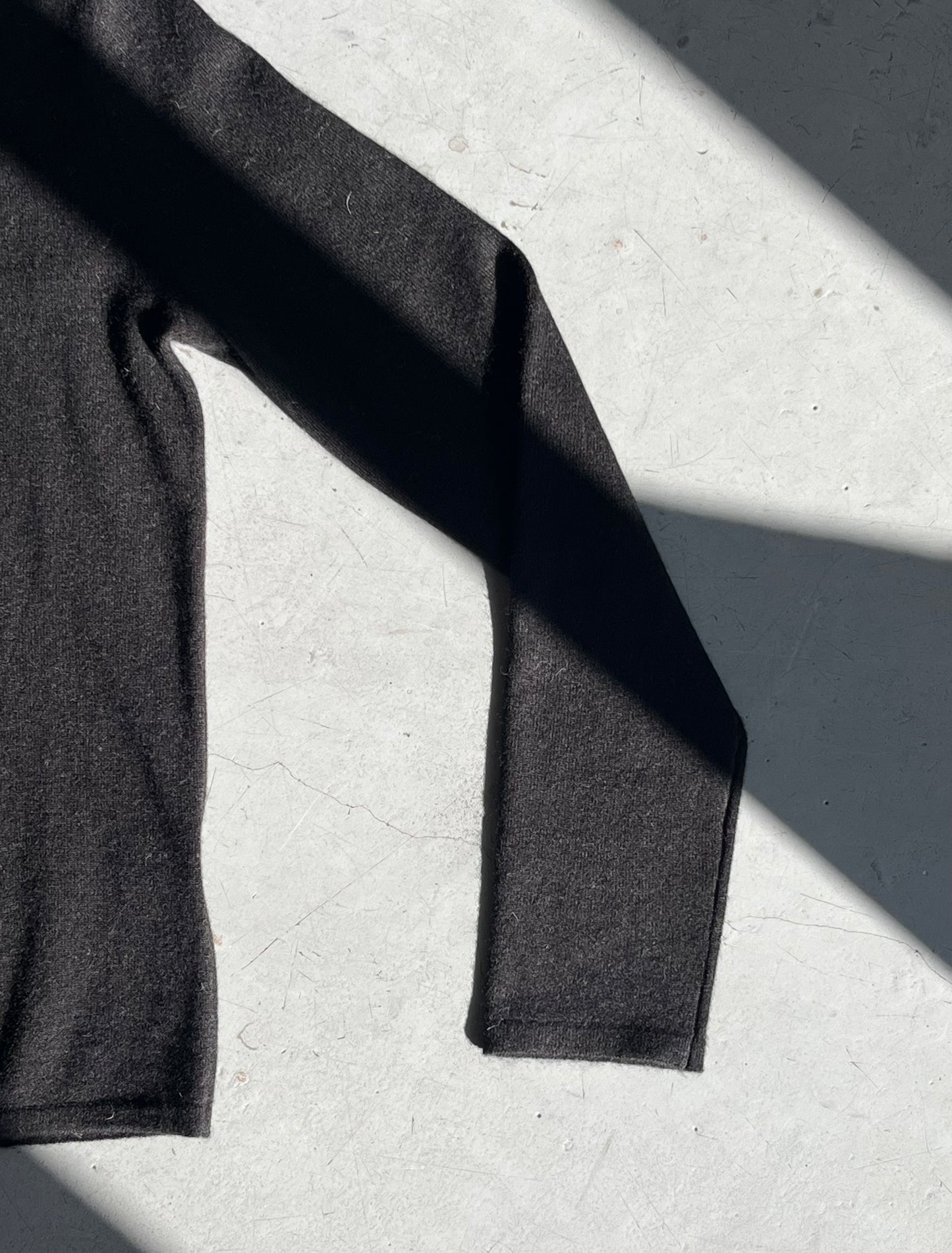 PULL NOIR COL ROULÉ - UNIVERSEL soemshop - universel