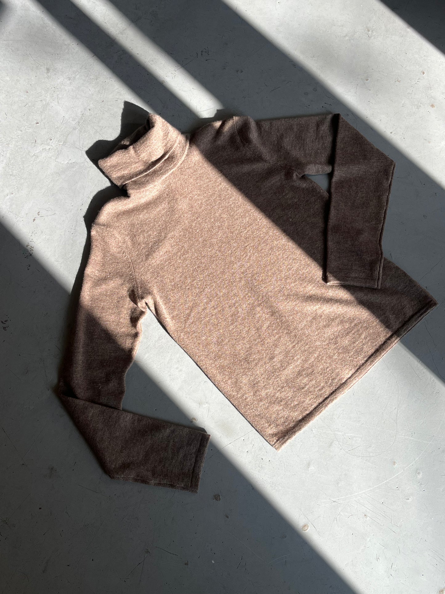 PULL TAUPE COL ROULÉ - UNIVERSEL soemshop - universel