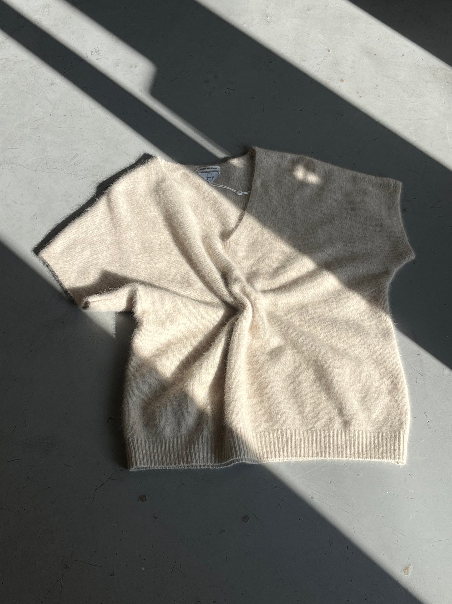 PULL ÉCRU MANCHE COURTE - UNIVERSEL soemshop - universel