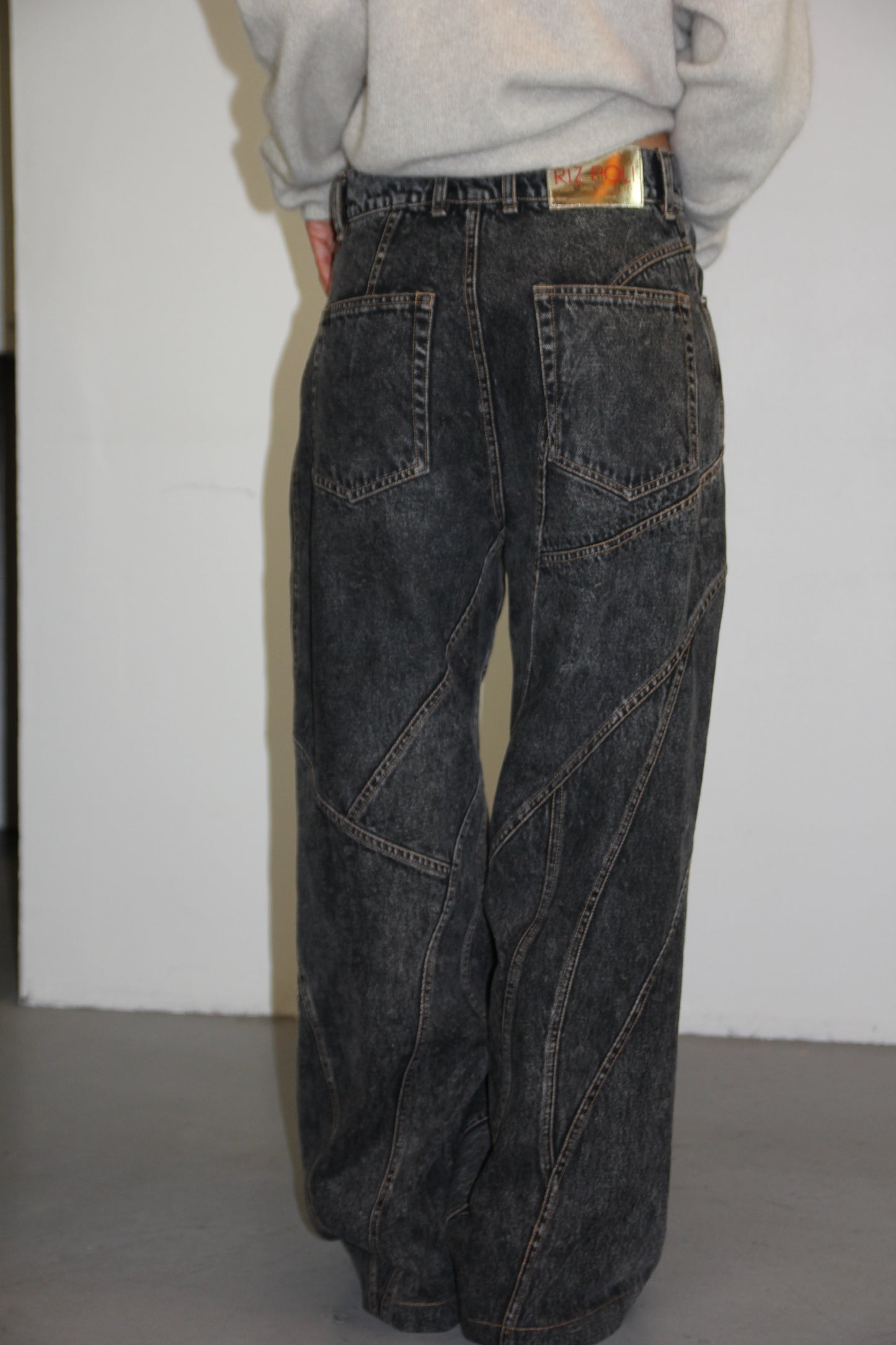 JEANS NOIR LARGE SURPIQUÉ EN TOSADE - RIZ POLI